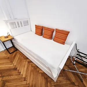 rezervați aici